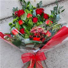 Graceful Red Rose Tied Sheaf